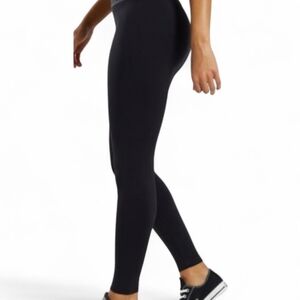 GYMSHARK Black Fit Leggings – Size Small